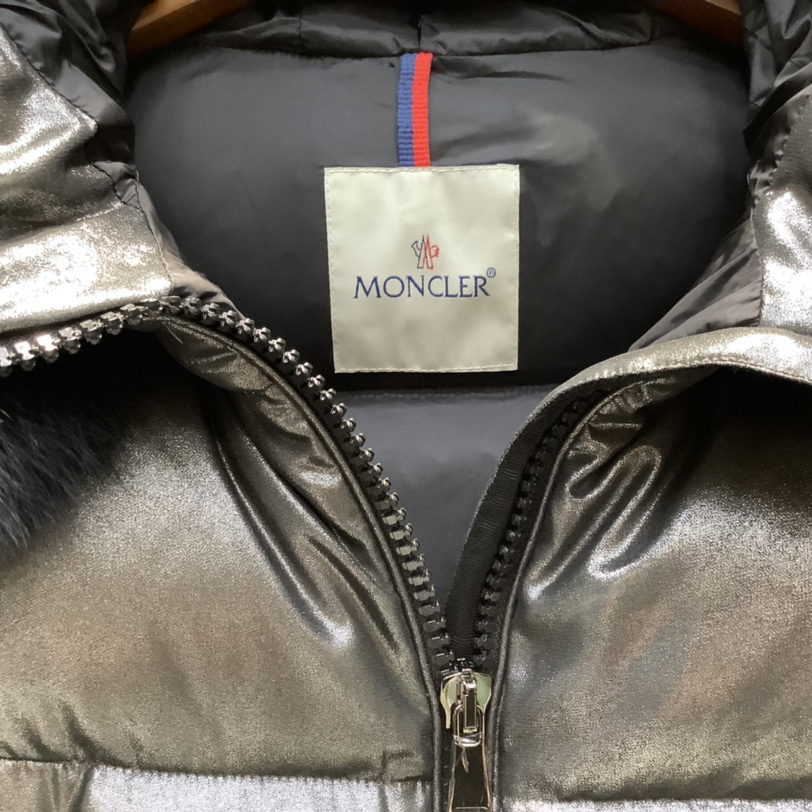 Moncler Laiche Short Down Jacket - FashionPlug