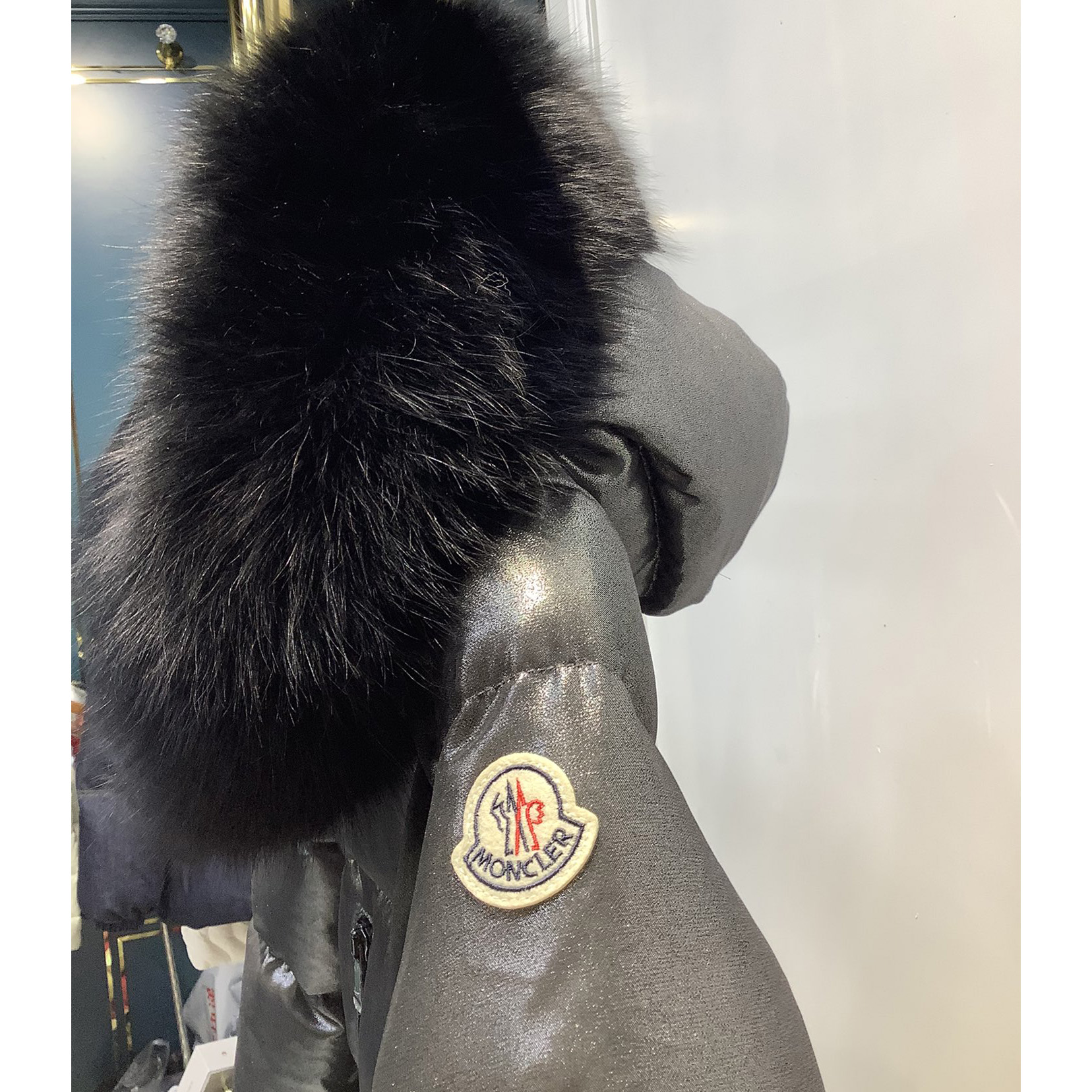 Moncler Laiche Short Down Jacket - FashionPlug