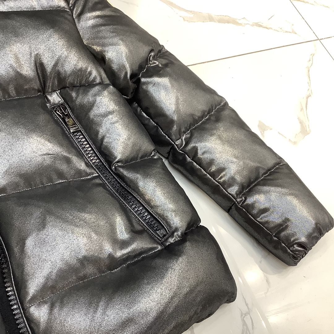 Moncler Laiche Short Down Jacket - FashionPlug