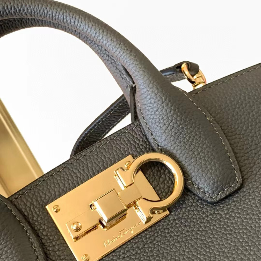 Ferragamo Studio Soft Bag(29-25-14.5cm)   21H159 - FashionPlug