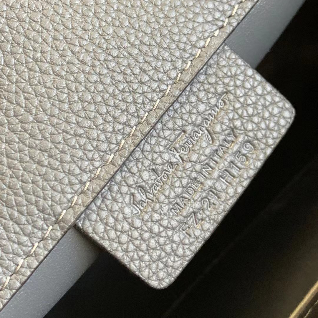 Ferragamo Studio Soft Bag(29-25-14.5cm)   21H159 - FashionPlug