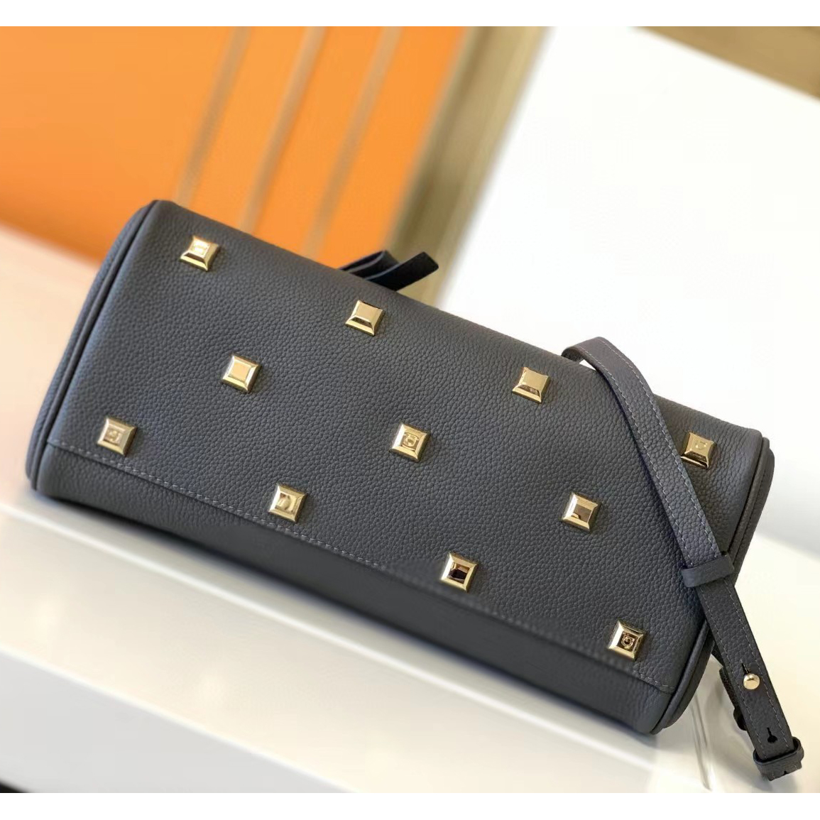 Ferragamo Studio Soft Bag(29-25-14.5cm)   21H159 - FashionPlug