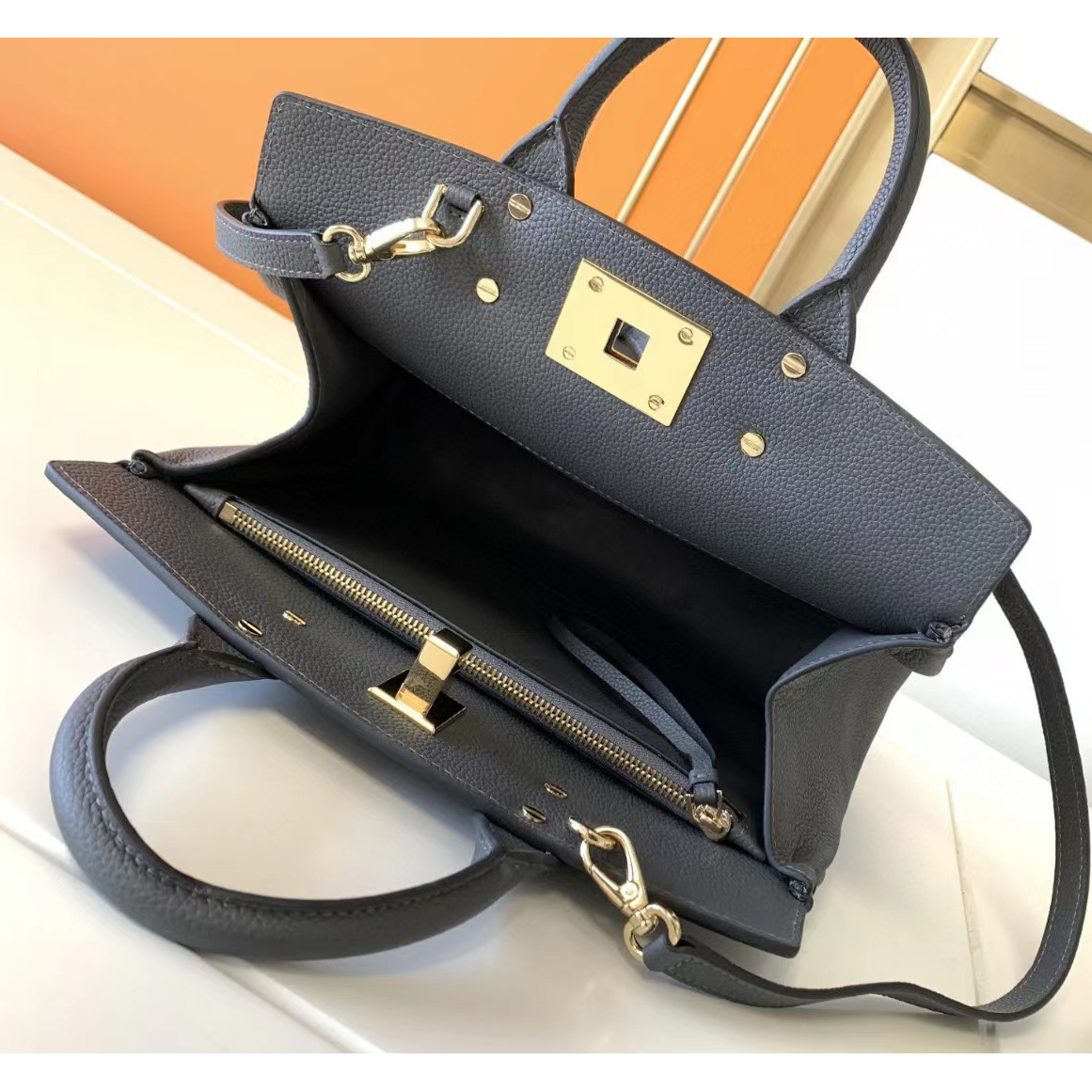 Ferragamo Studio Soft Bag(29-25-14.5cm)   21H159 - FashionPlug