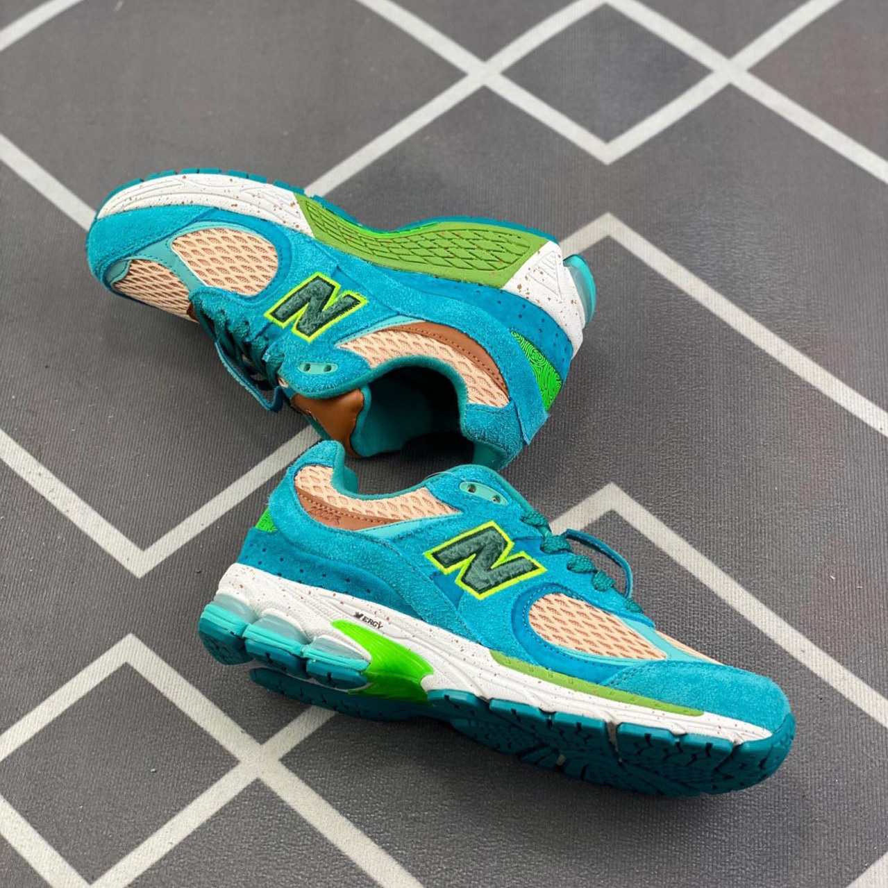 New Balance Running Sneakers          M2002RDD   - FashionPlug