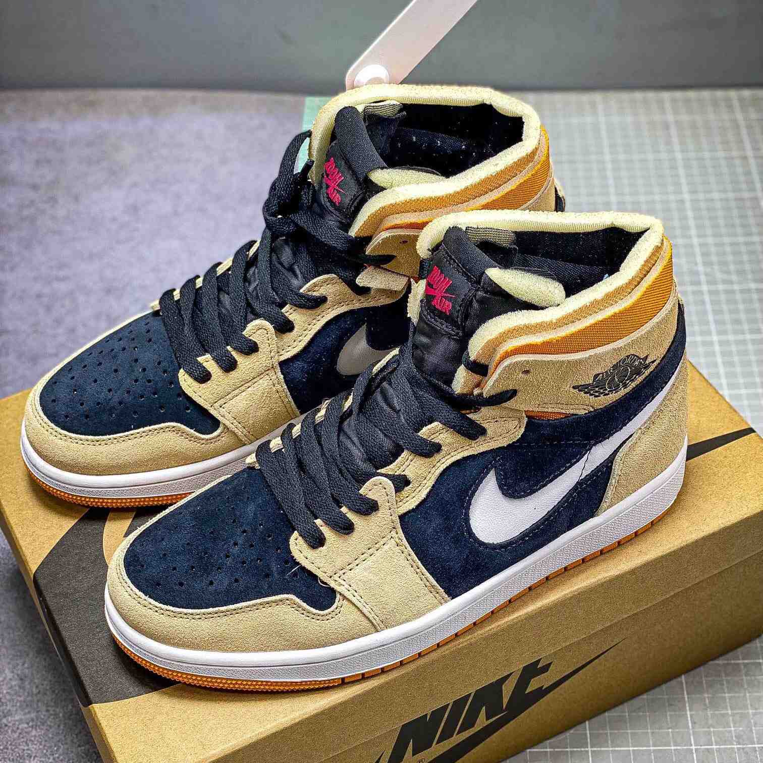 Air Jordan 1 Zoom CMFT AJ1  Sneaker    CT0978-200 - FashionPlug