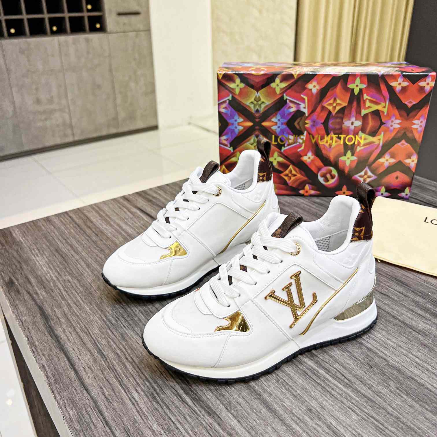 Louis Vuitton Run away Sneaker      1AAP40 - FashionPlug