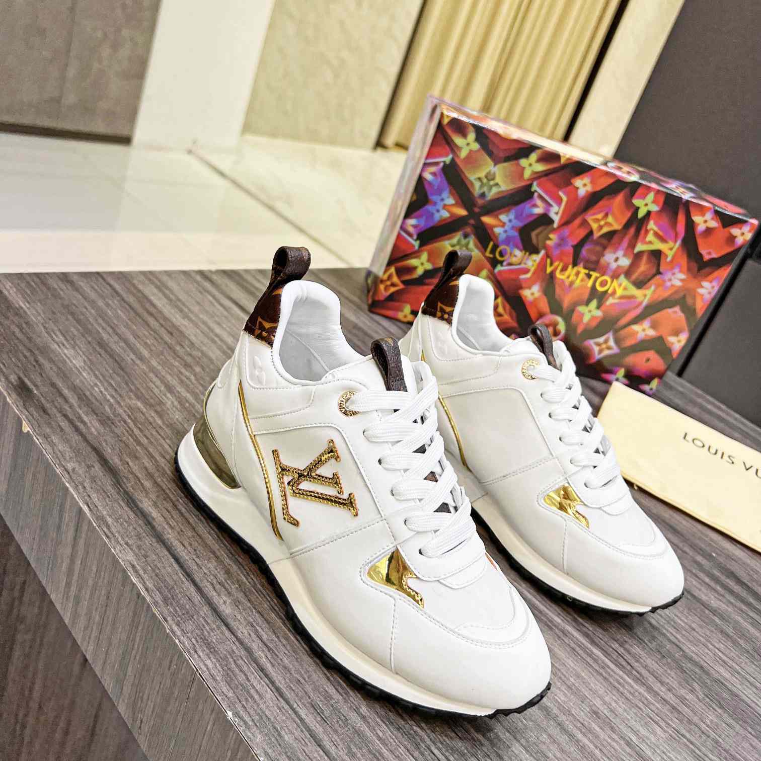 Louis Vuitton Run away Sneaker      1AAP40 - FashionPlug