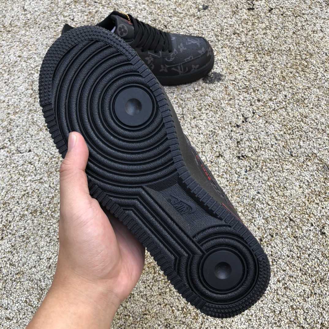 Louis Vuitton LV x Nike Air Force 1 x Off-White Sneaker       1A9VD8 - FashionPlug