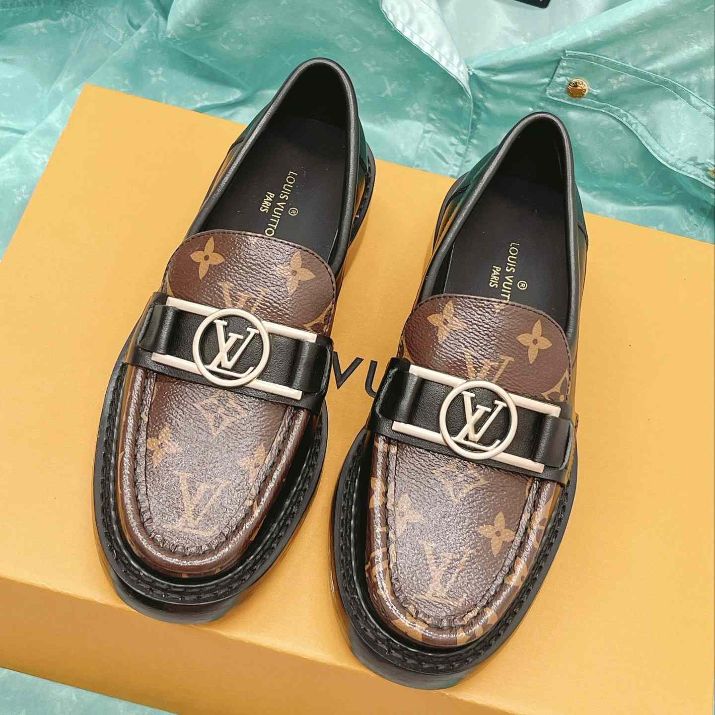 Louis Vuitton Academy Loafer    1A7TXK - FashionPlug