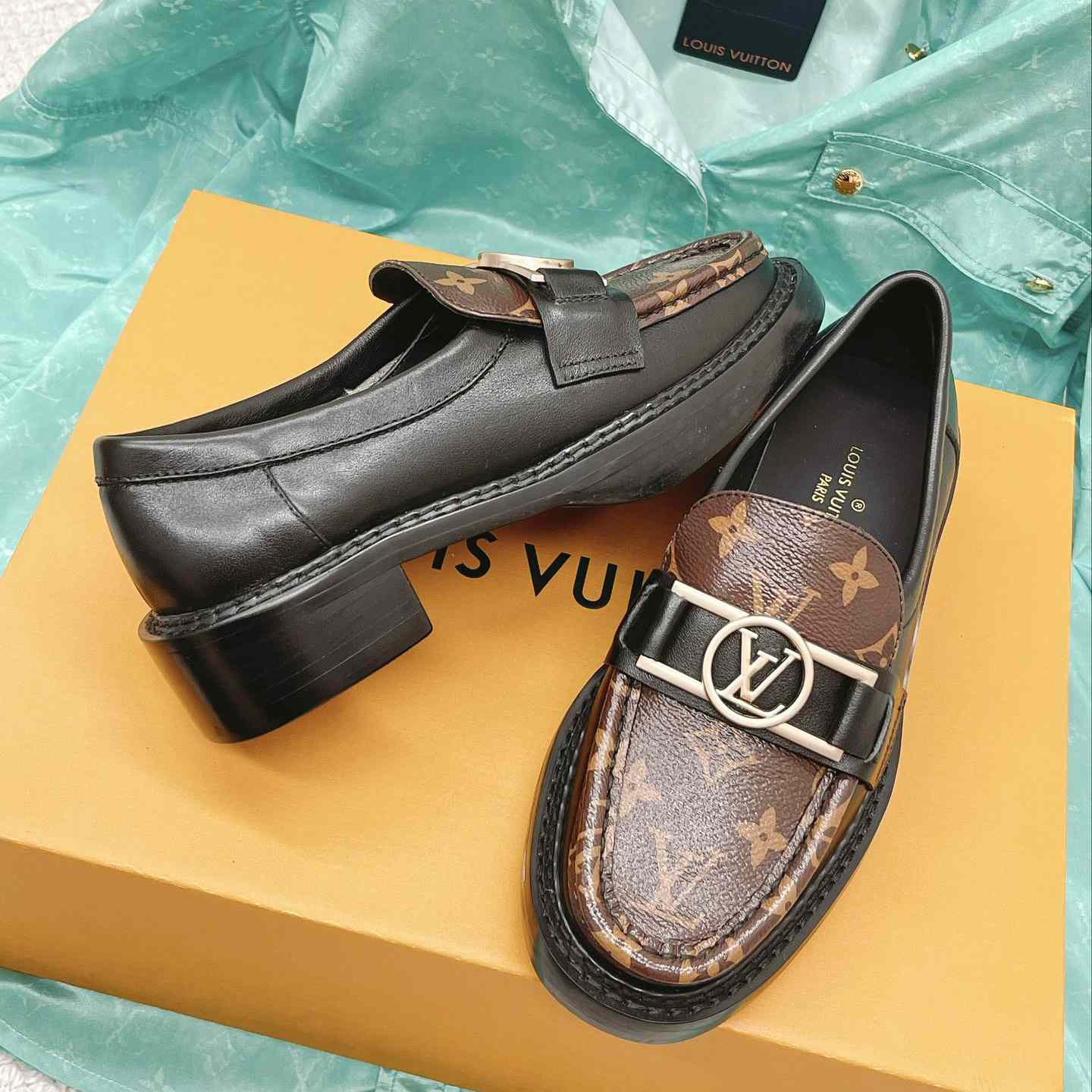 Louis Vuitton Academy Loafer    1A7TXK - FashionPlug