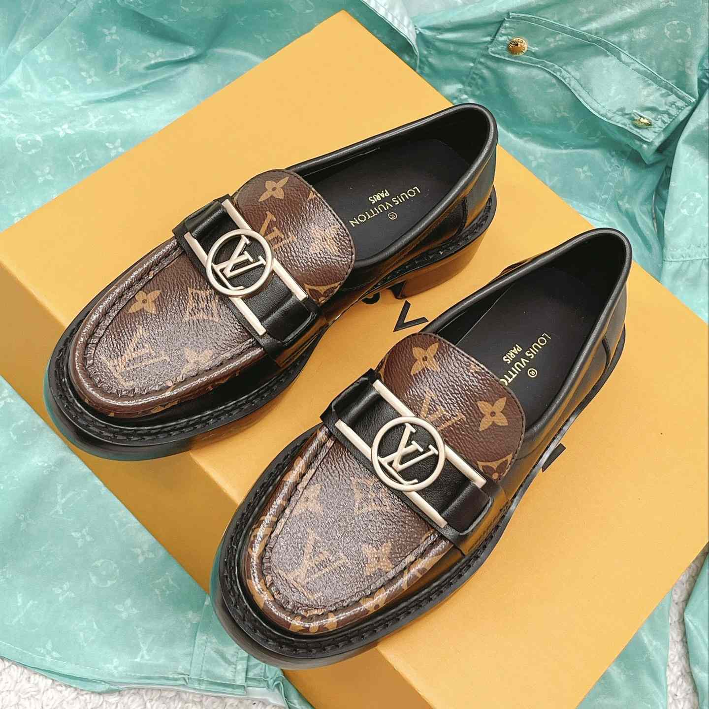 Louis Vuitton Academy Loafer    1A7TXK - FashionPlug