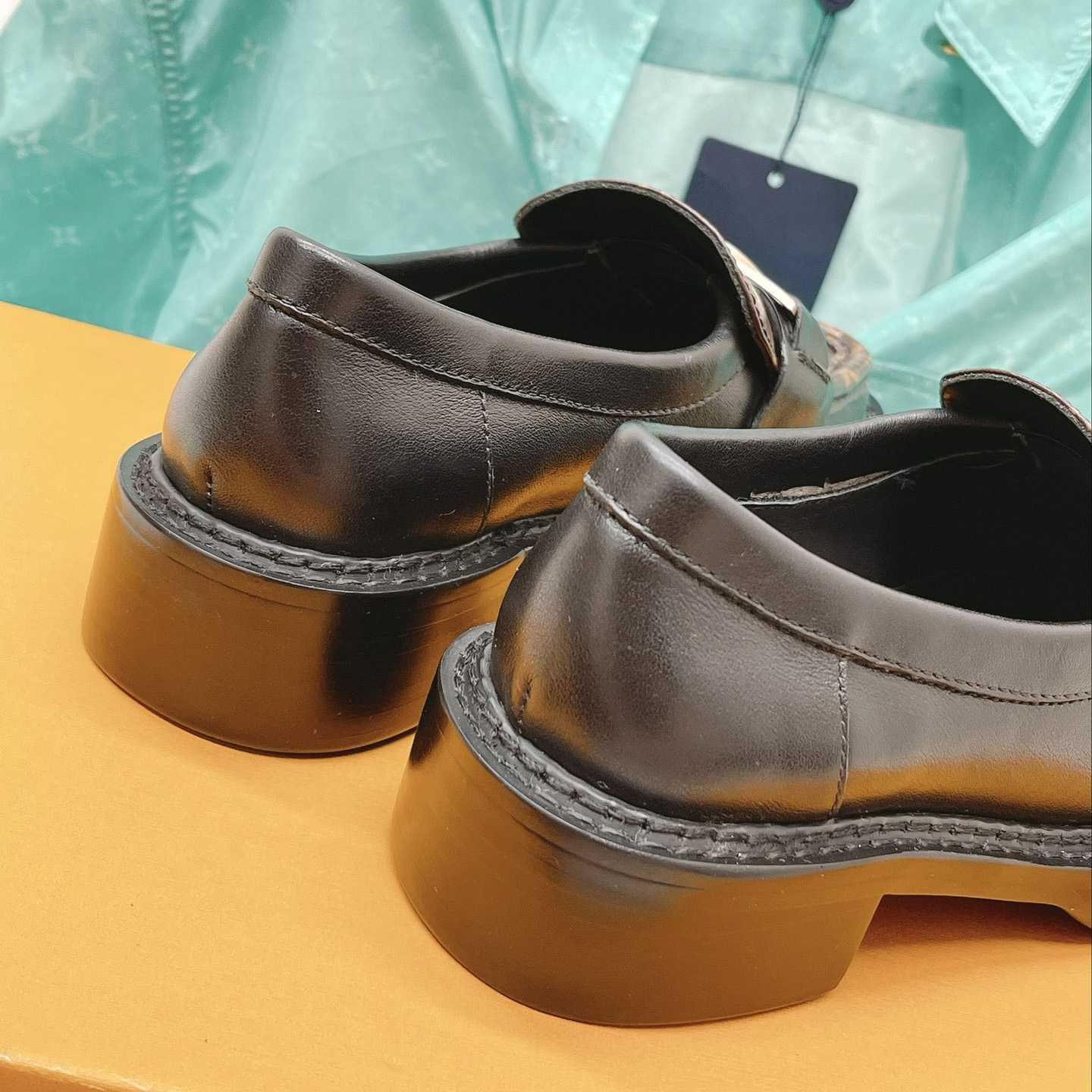 Louis Vuitton Academy Loafer    1A7TXK - FashionPlug
