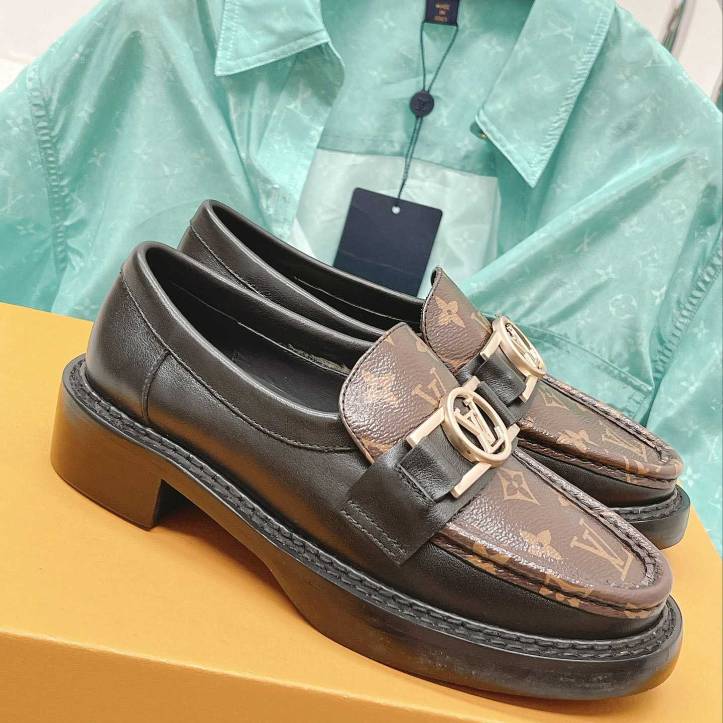 Louis Vuitton Academy Loafer    1A7TXK - FashionPlug