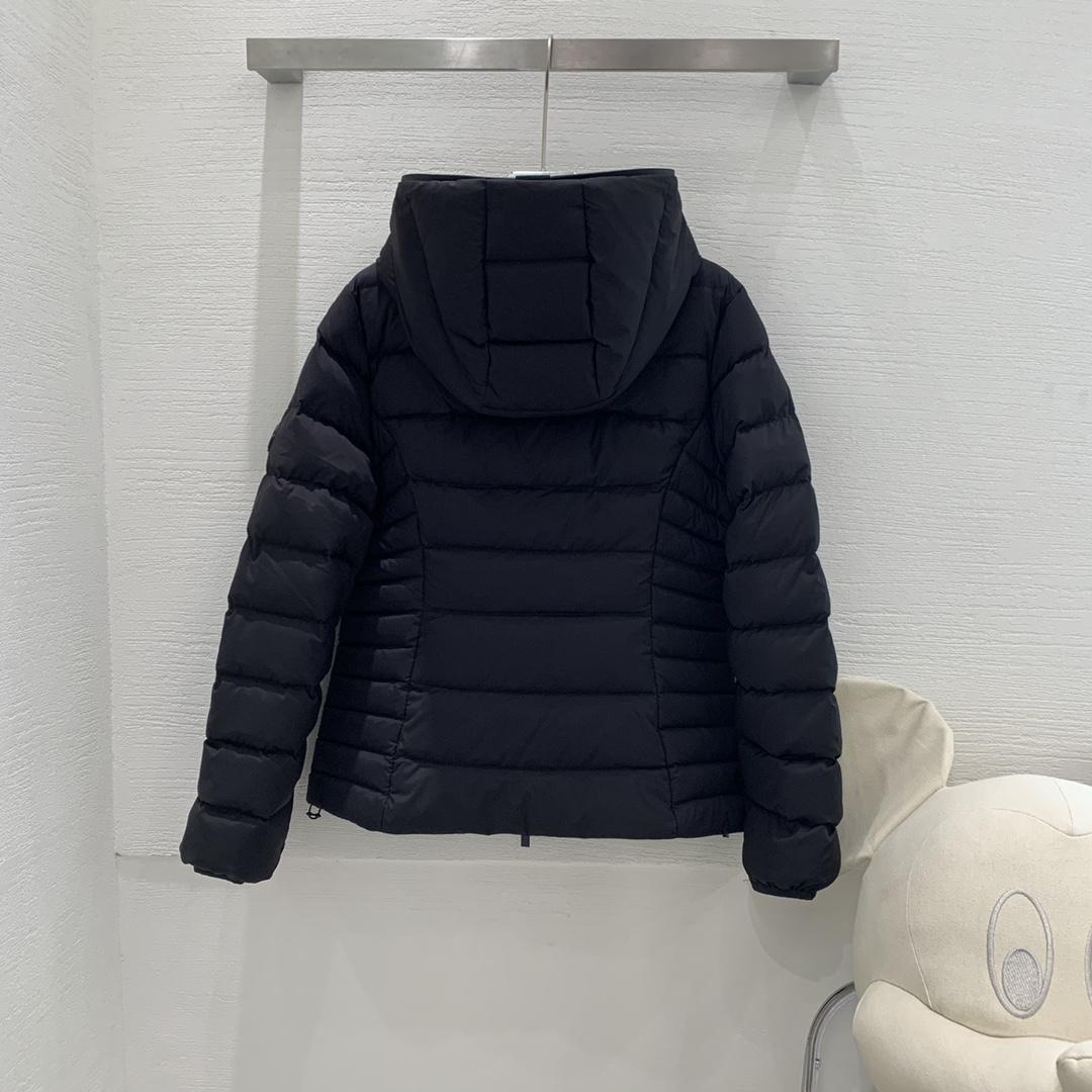 Moncler Herbe Short Down Jacket - FashionPlug