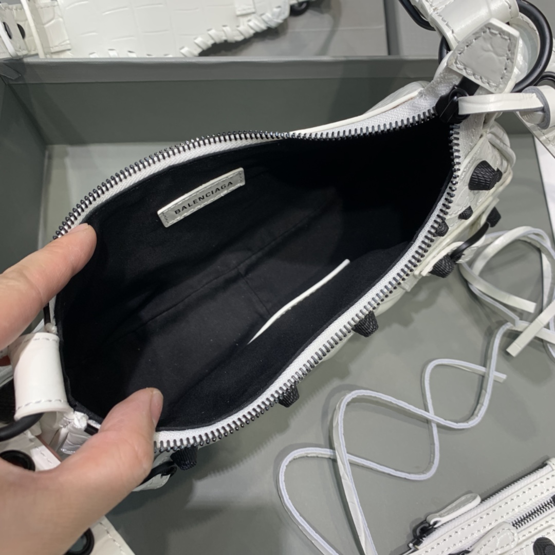 Balenciaga Le Cagole XS Shoulder Bag (26-12-6cm) - FashionPlug