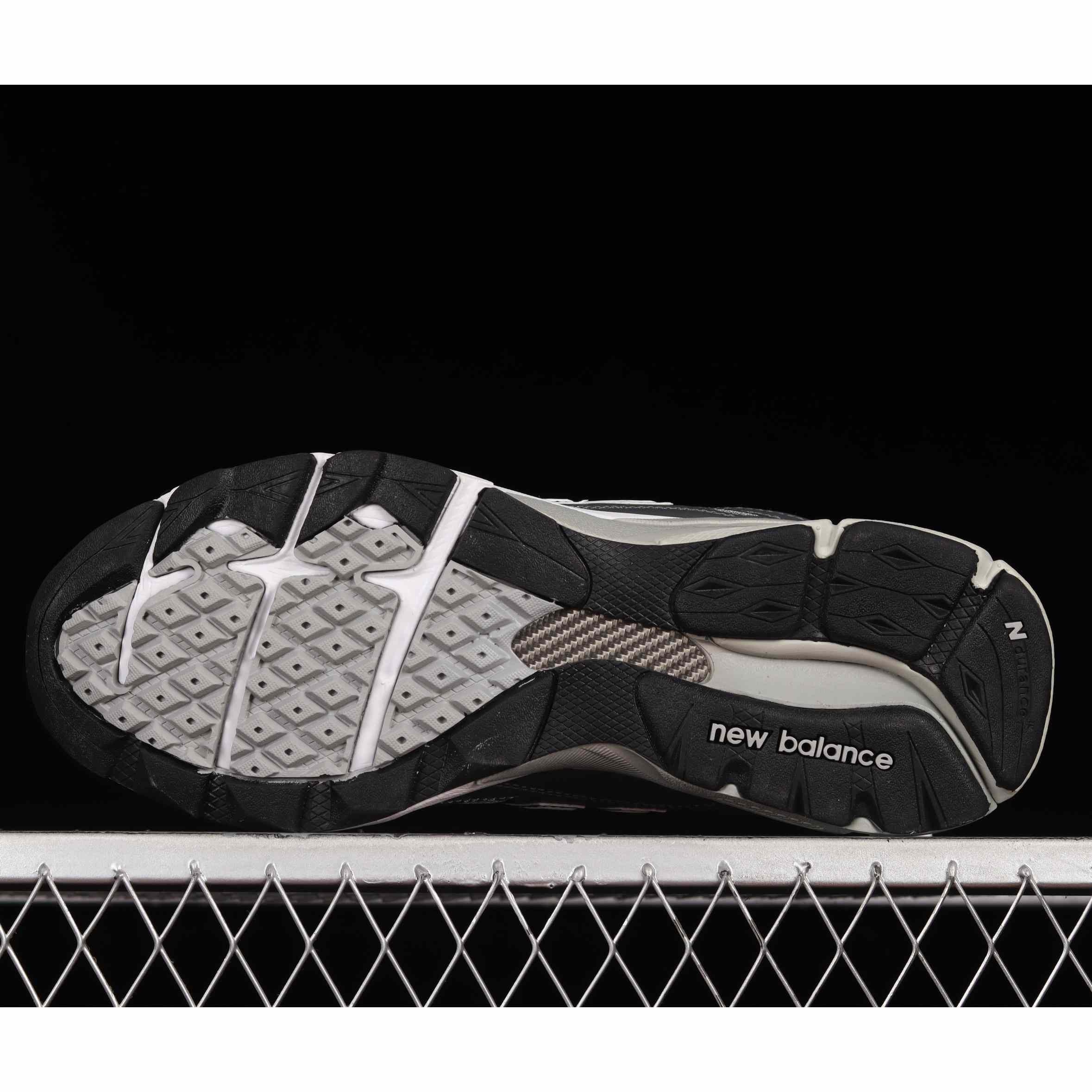 New Balance NB990 Sneakers           M990GJ3 - FashionPlug