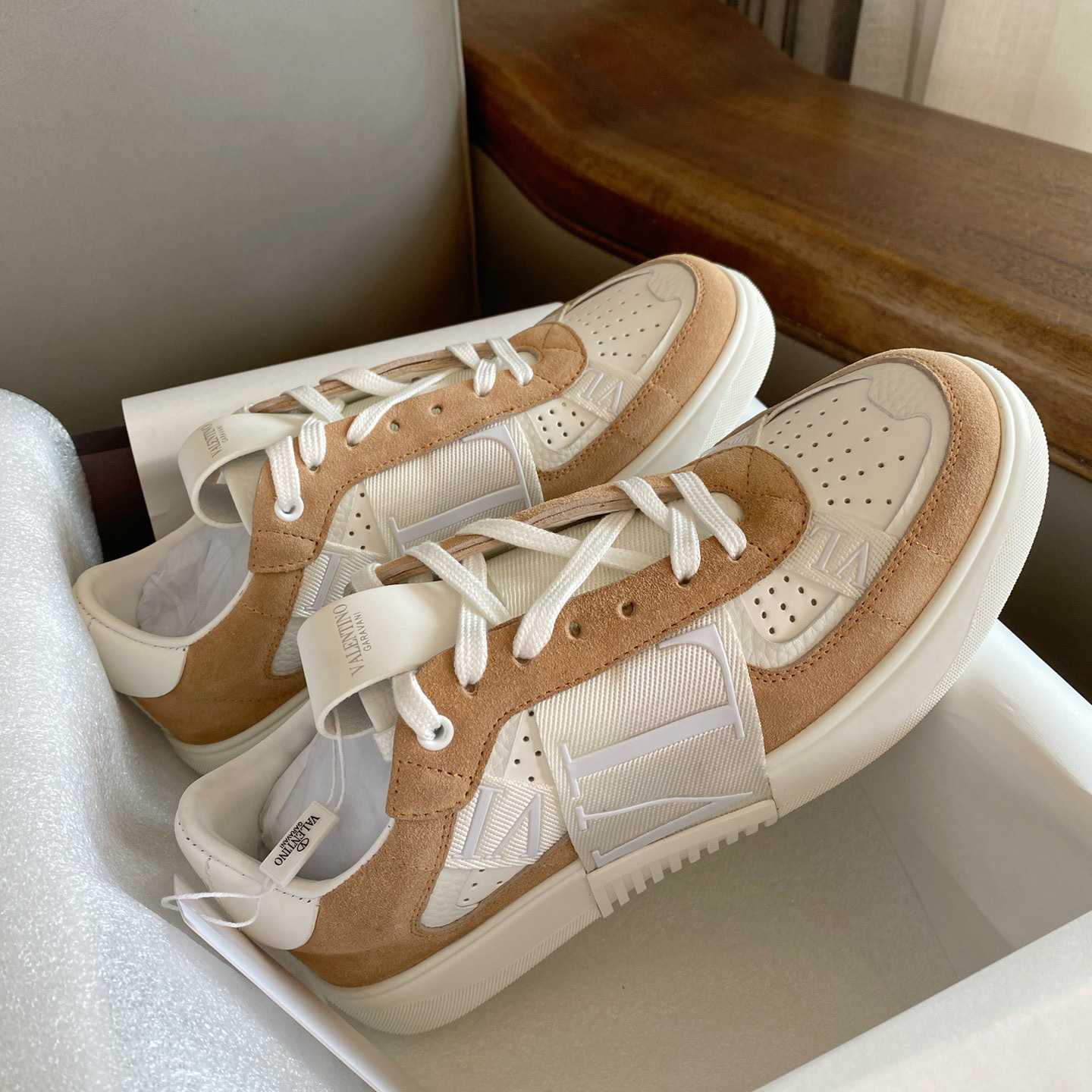 Valenti Low-Top Calfskin Vl7n Sneaker With Bands - FashionPlug