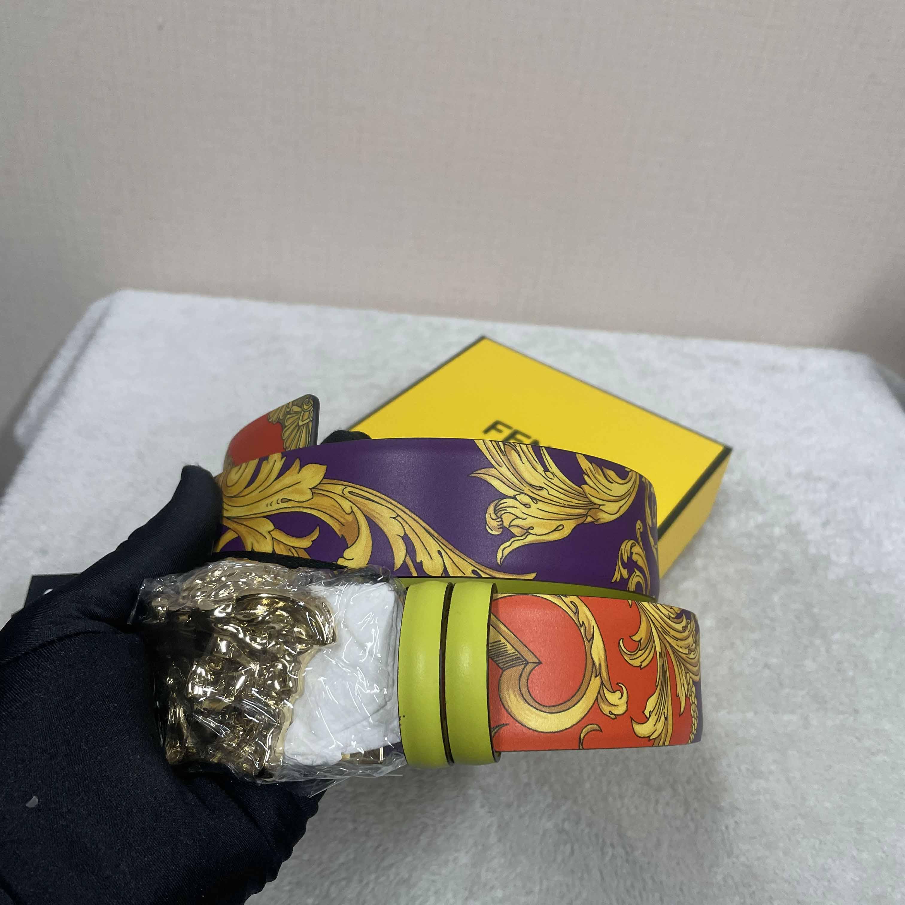 Versace La Medusa Le Pop Classique Reversible Belt   40mm - FashionPlug