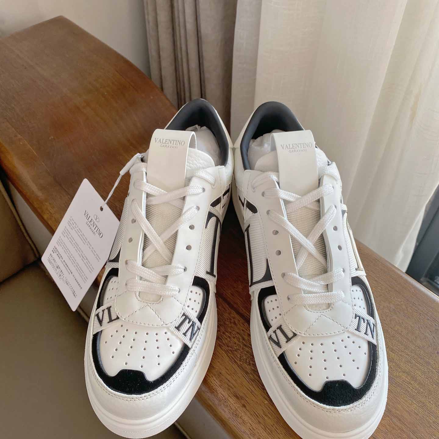 Valenti Low-Top Calfskin Vl7n Sneaker With Bands - FashionPlug