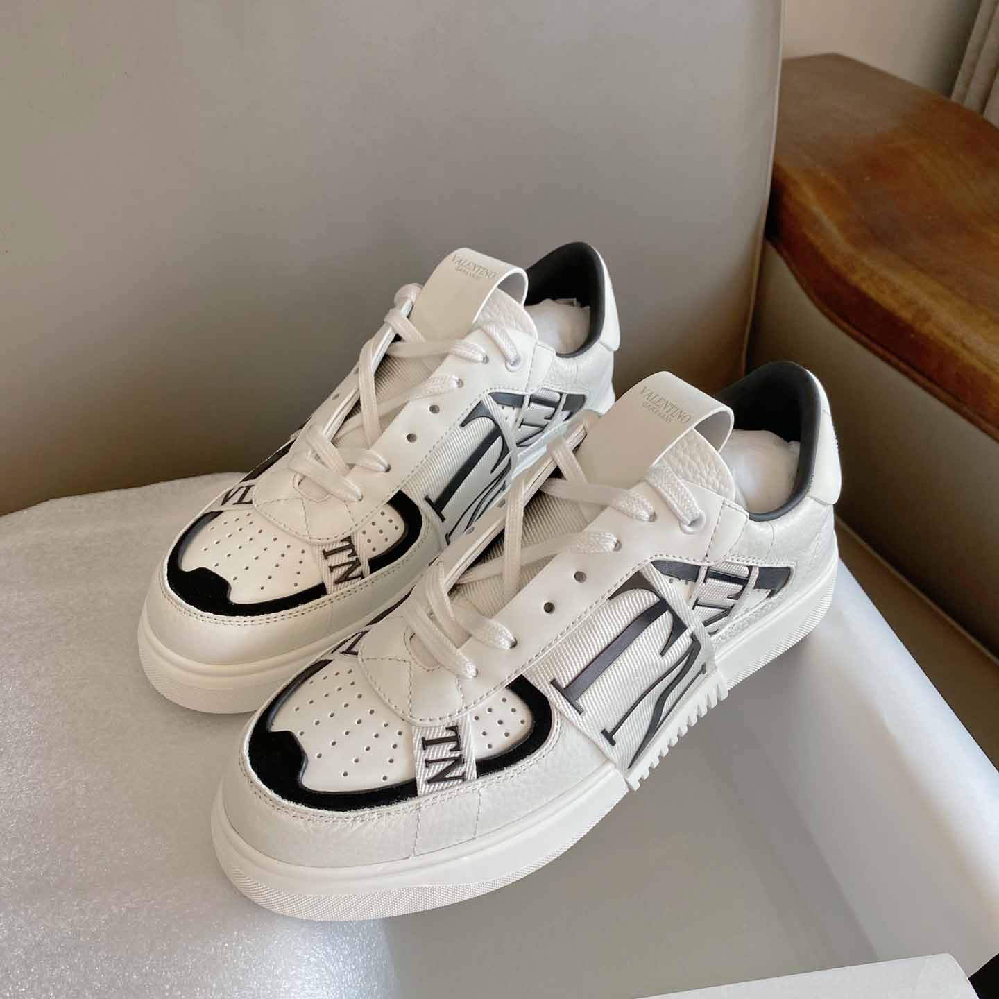 Valenti Low-Top Calfskin Vl7n Sneaker With Bands - FashionPlug