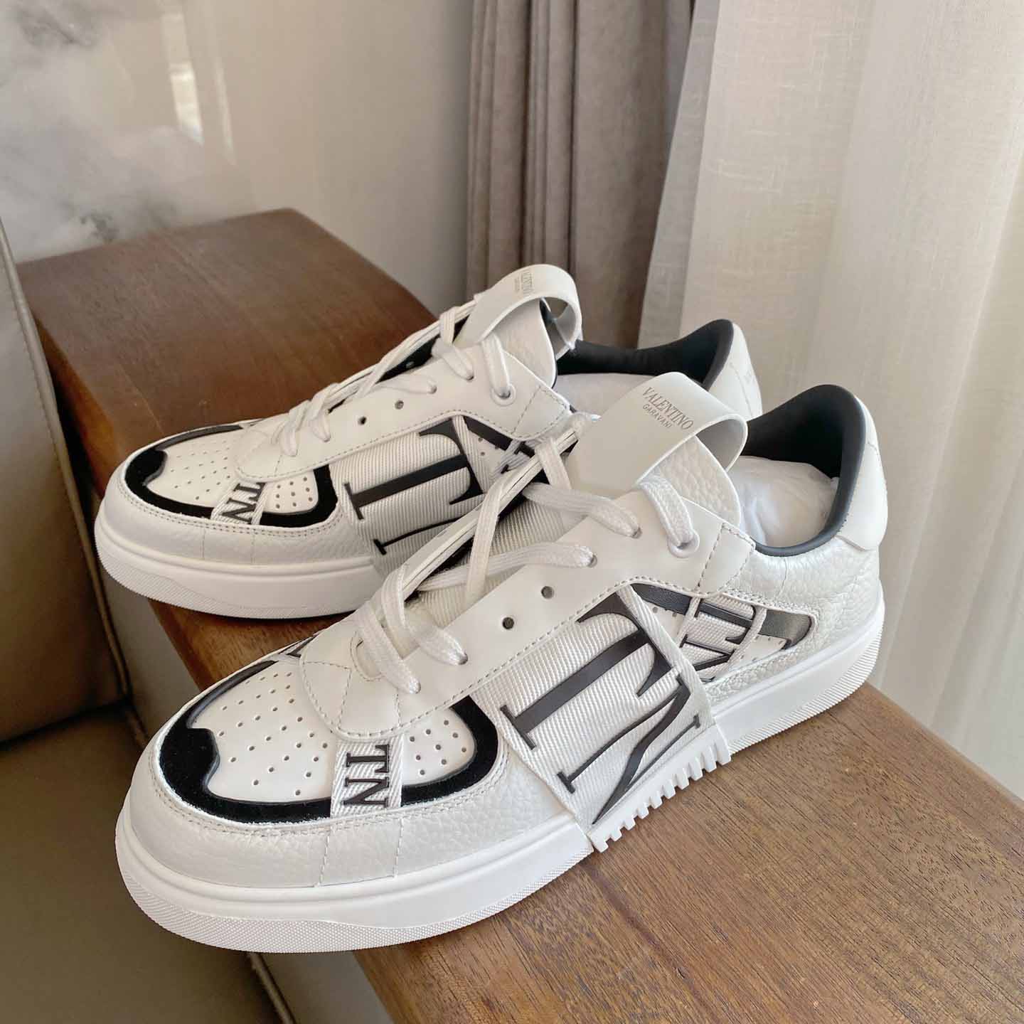 Valenti Low-Top Calfskin Vl7n Sneaker With Bands - FashionPlug