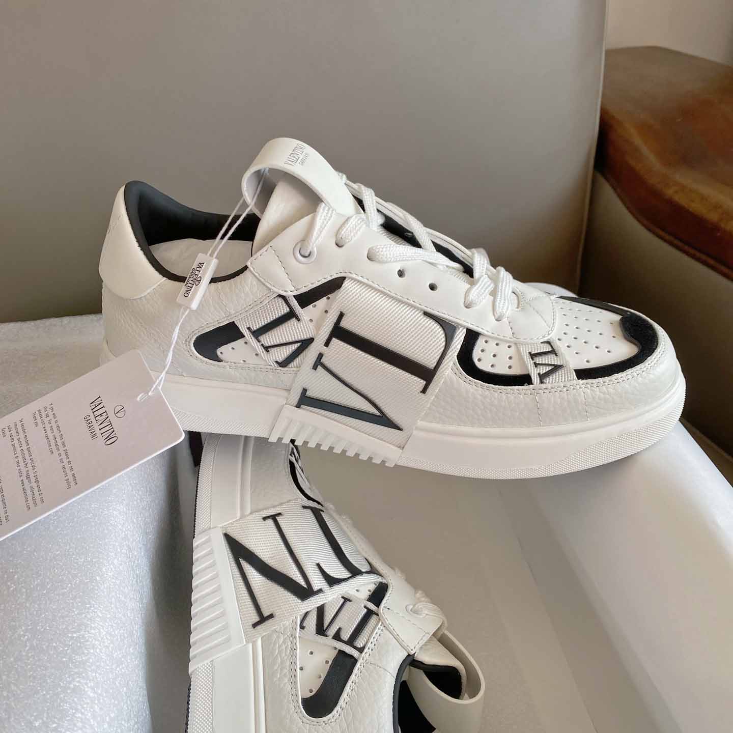 Valenti Low-Top Calfskin Vl7n Sneaker With Bands - FashionPlug