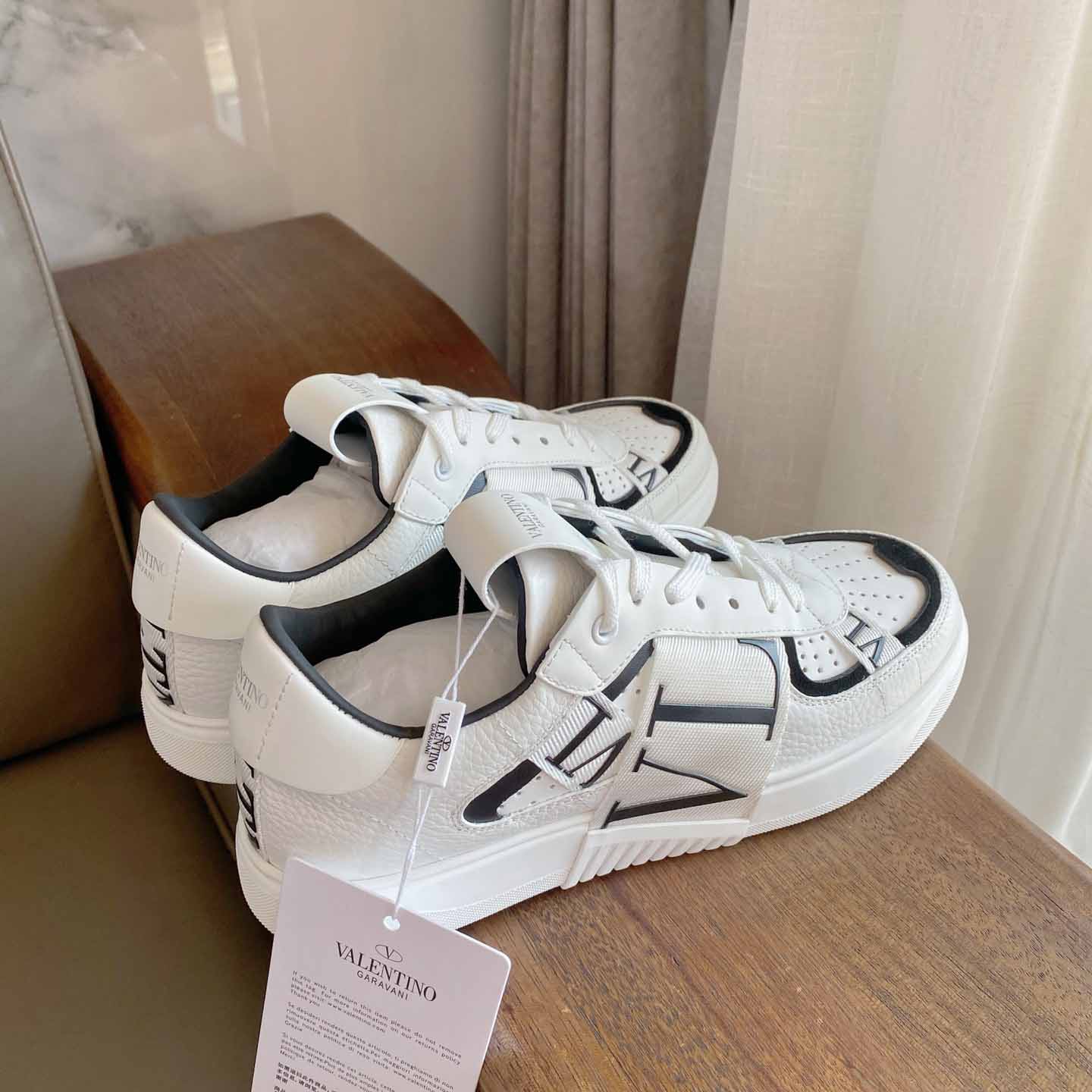 Valenti Low-Top Calfskin Vl7n Sneaker With Bands - FashionPlug
