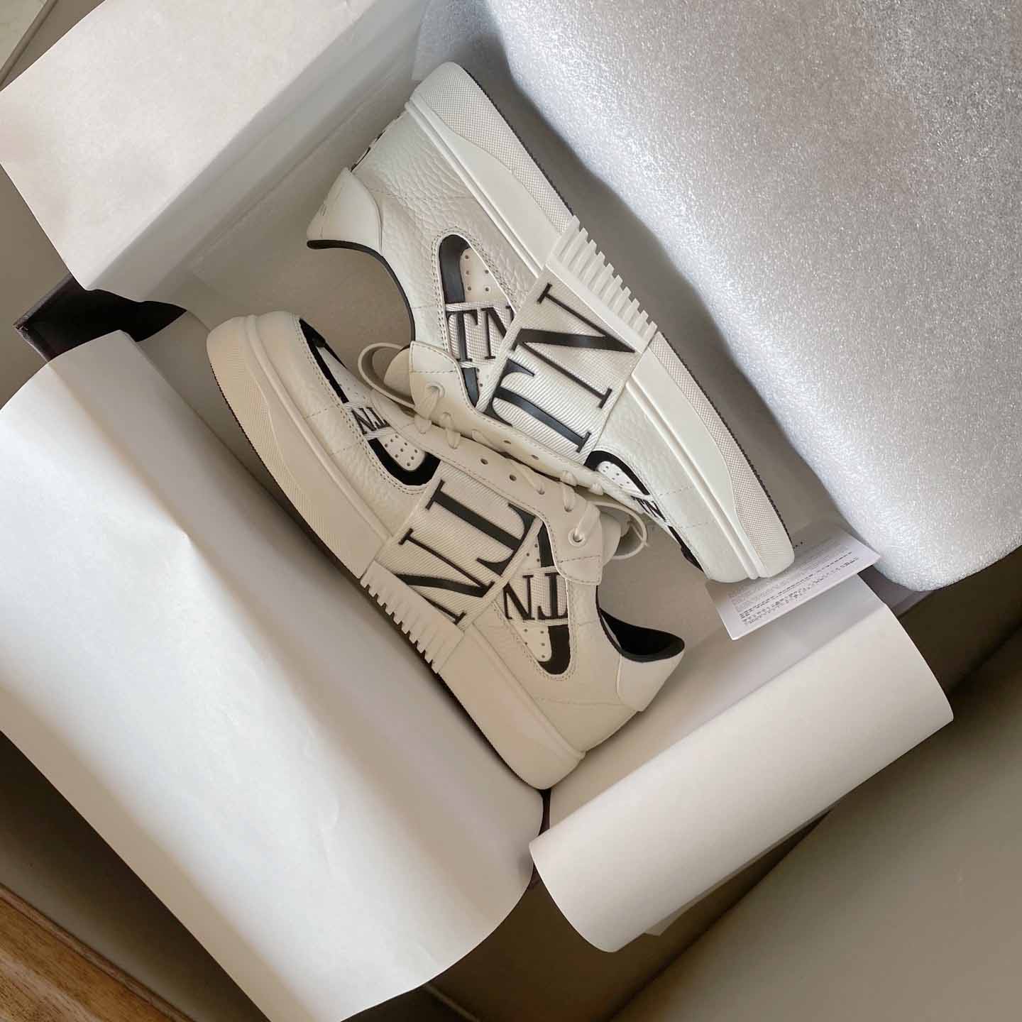 Valenti Low-Top Calfskin Vl7n Sneaker With Bands - FashionPlug
