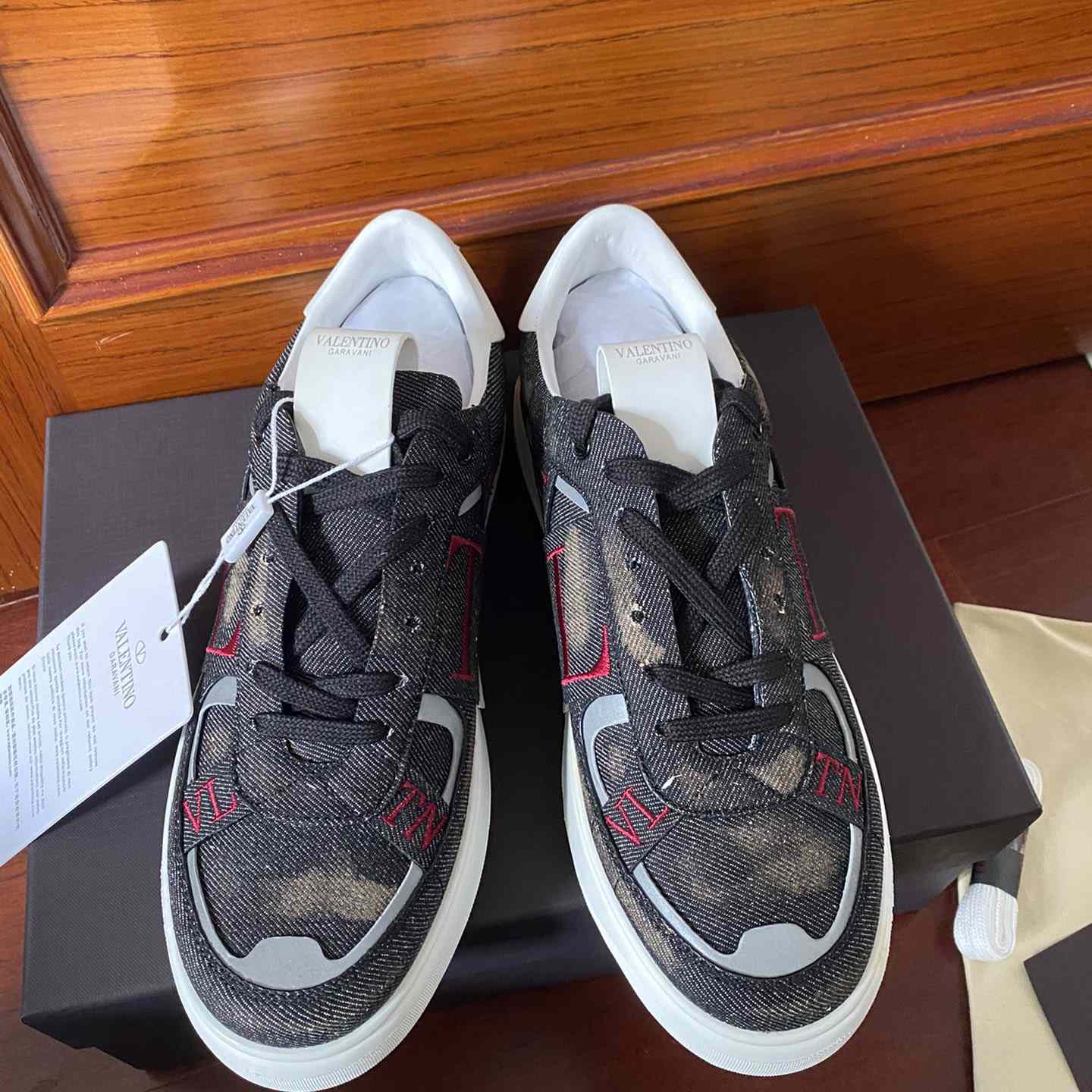 Valenti Low-Top Calfskin Vl7n Sneaker With Bands - FashionPlug