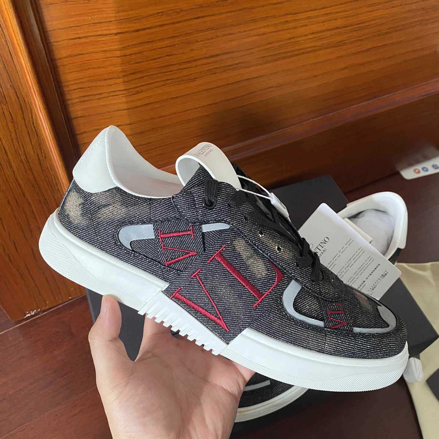 Valenti Low-Top Calfskin Vl7n Sneaker With Bands - FashionPlug