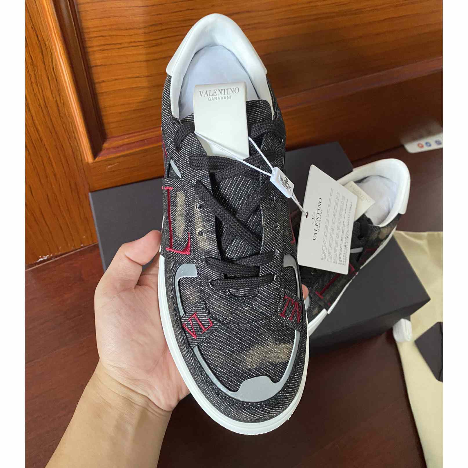 Valenti Low-Top Calfskin Vl7n Sneaker With Bands - FashionPlug
