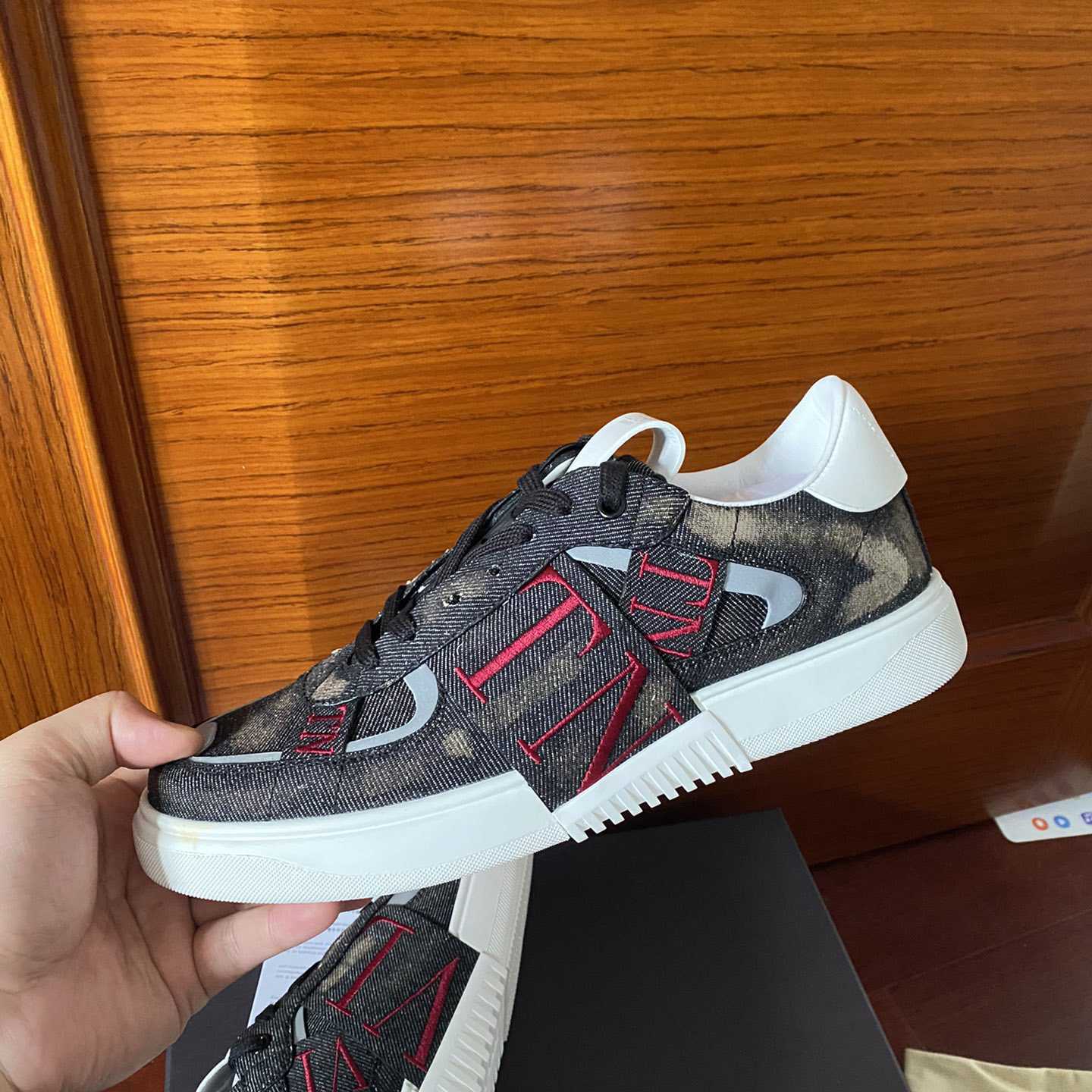 Valenti Low-Top Calfskin Vl7n Sneaker With Bands - FashionPlug