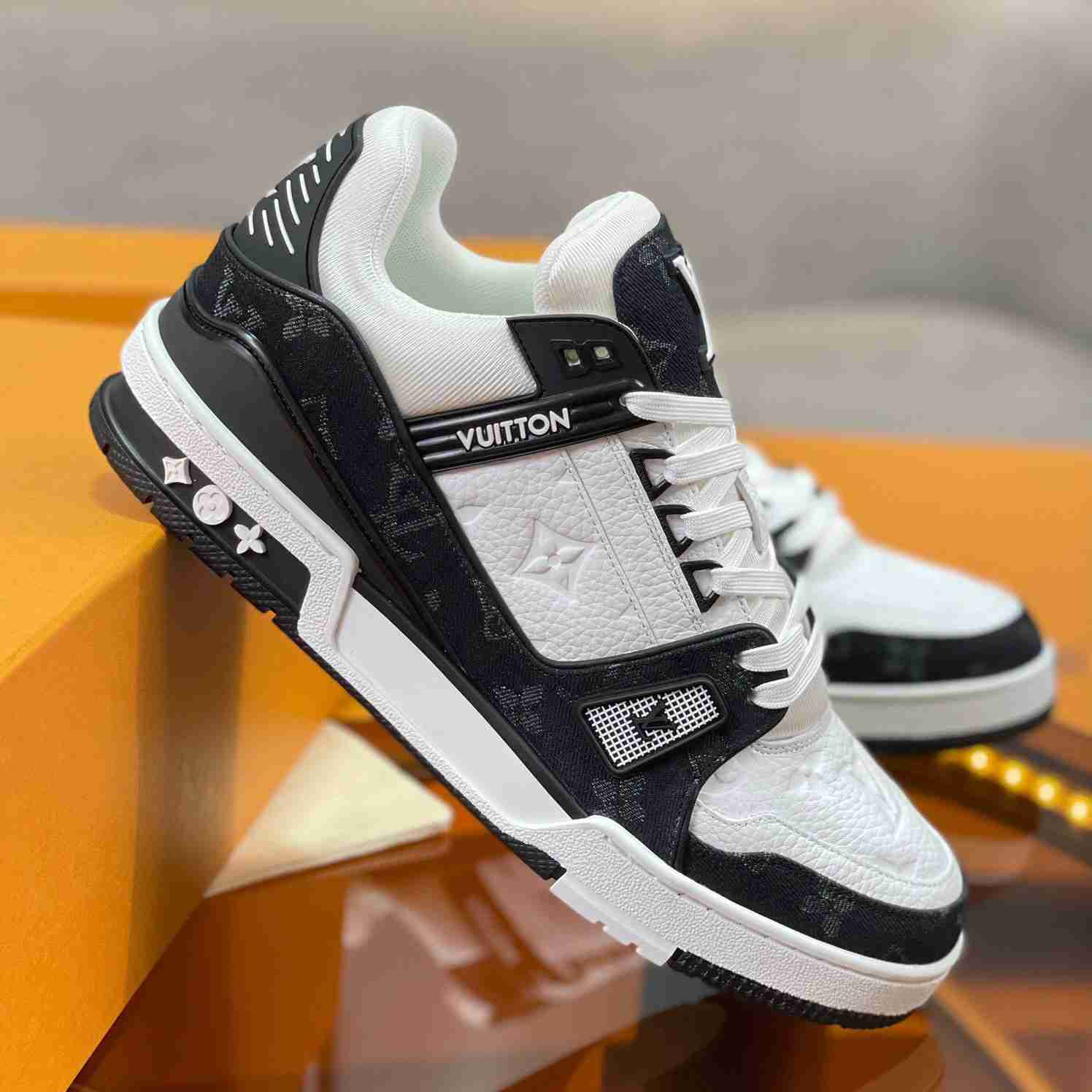 Louis Vuitton LV Trainer Sneaker       1A9JGB - FashionPlug