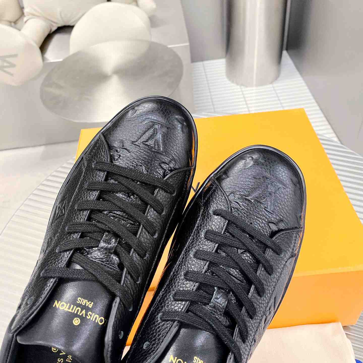 Louis Vuitton Luxembourg Sneaker    1A8QEB - FashionPlug
