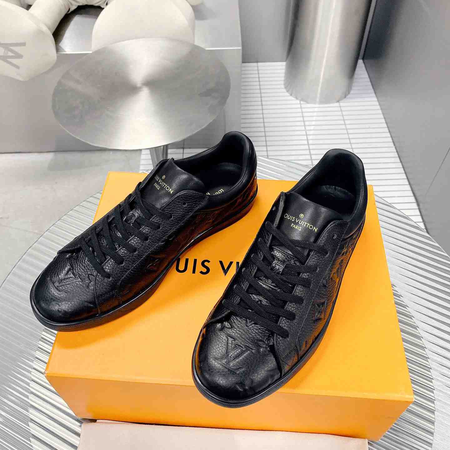 Louis Vuitton Luxembourg Sneaker    1A8QEB - FashionPlug
