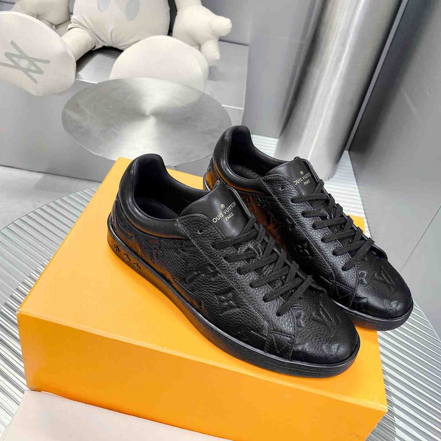 Louis Vuitton Luxembourg Sneaker    1A8QEB - FashionPlug