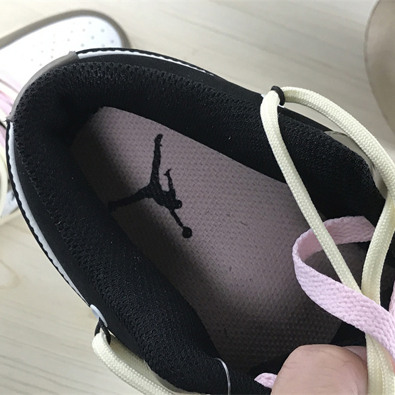 Air Jordan 1 Low Sneaker   553558-062 - FashionPlug