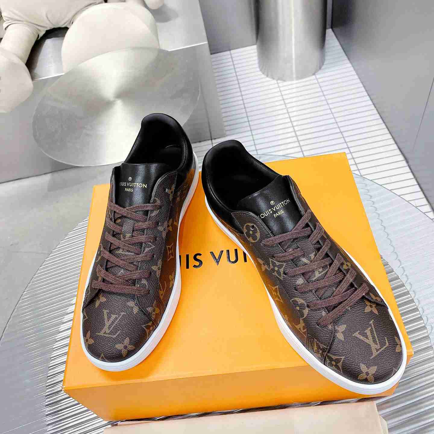 Louis Vuitton Luxembourg Samothrace Sneakers     1A4PAF - FashionPlug