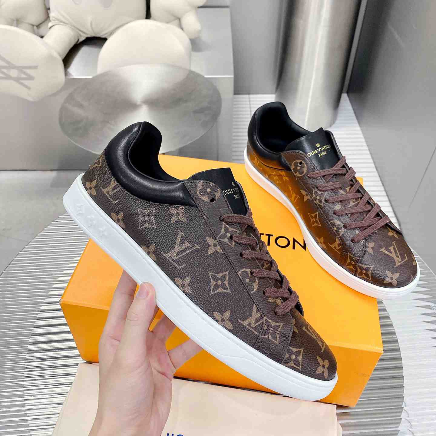 Louis Vuitton Luxembourg Samothrace Sneakers     1A4PAF - FashionPlug