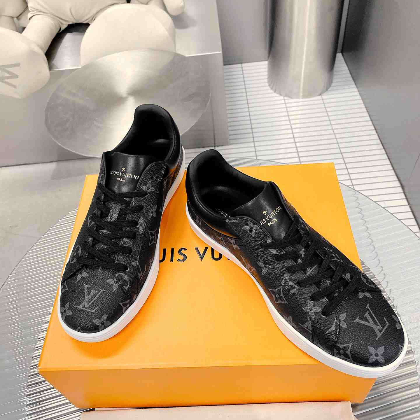 Louis Vuitton Luxembourg Samothrace Sneakers     1A4PAT - FashionPlug