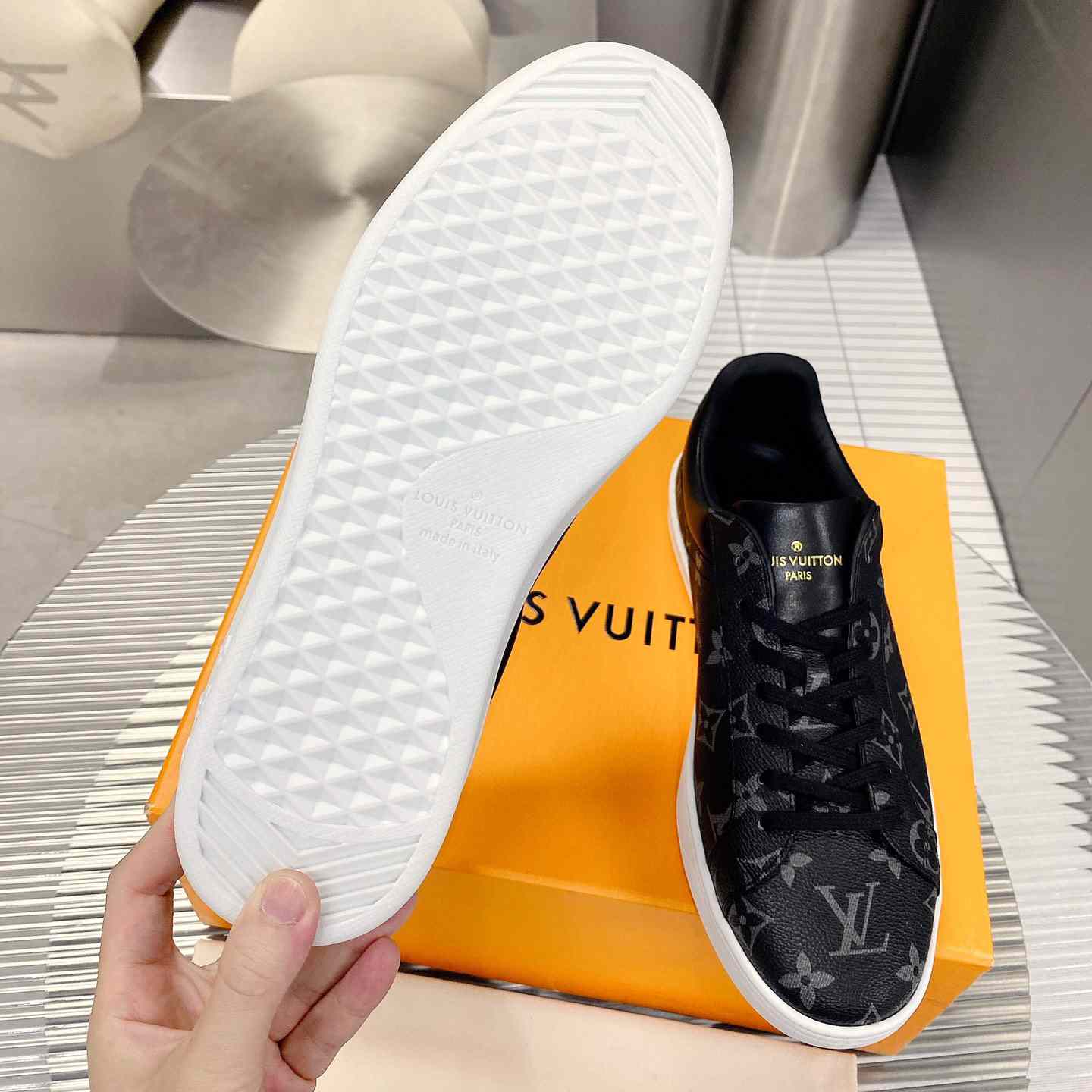 Louis Vuitton Luxembourg Samothrace Sneakers     1A4PAT - FashionPlug