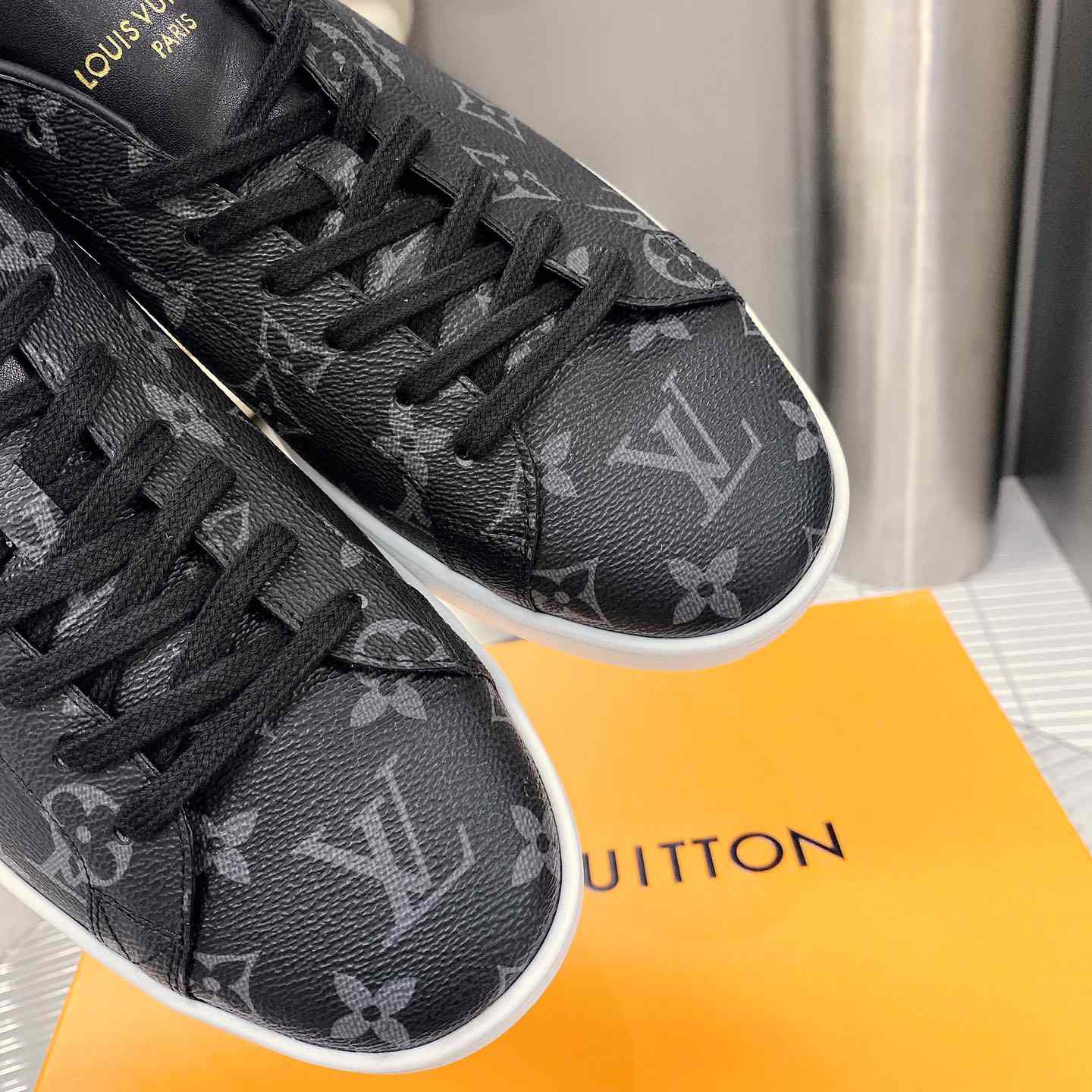 Louis Vuitton Luxembourg Samothrace Sneakers     1A4PAT - FashionPlug