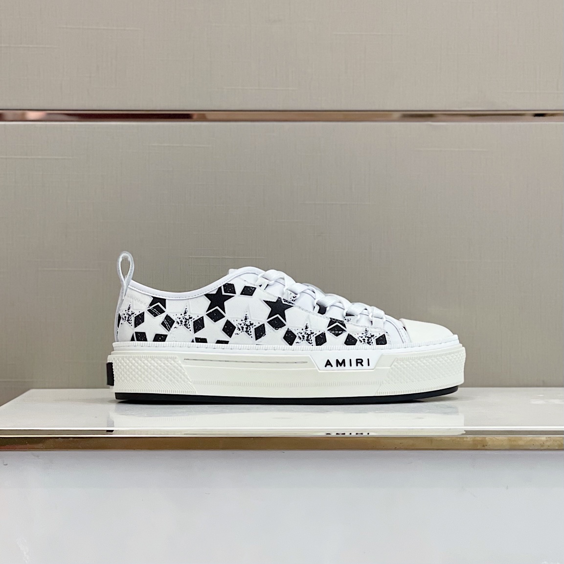 Amiri Low Top Sneaker - FashionPlug