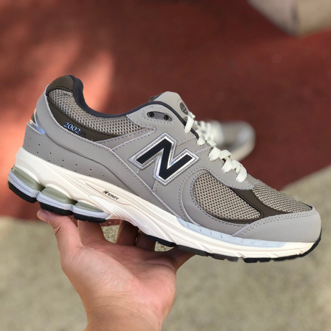 New Balance NB2002R Sneakers        M2002RAW - FashionPlug