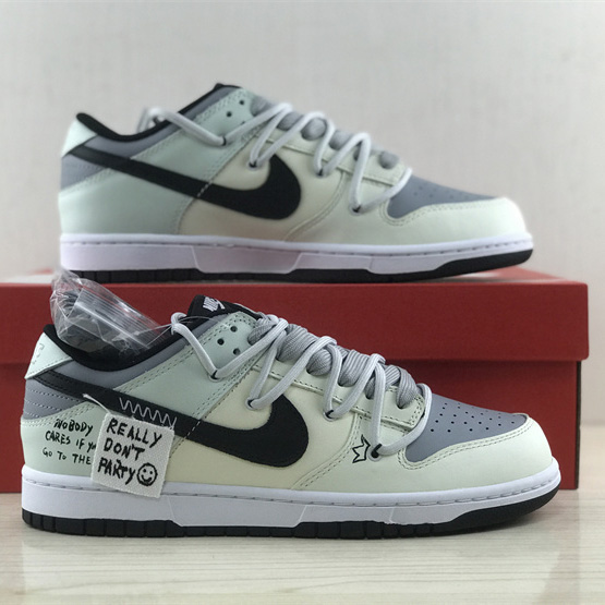 Nike SB Dunk Low EWB “Knicks” Sneaker   DD1391-100  - FashionPlug