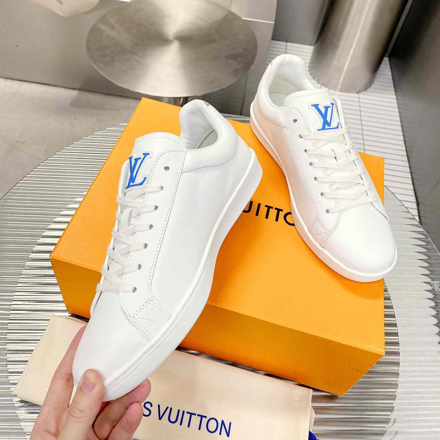 Louis Vuitton Luxembourg Samothrace Sneakers     1A9JDT - FashionPlug