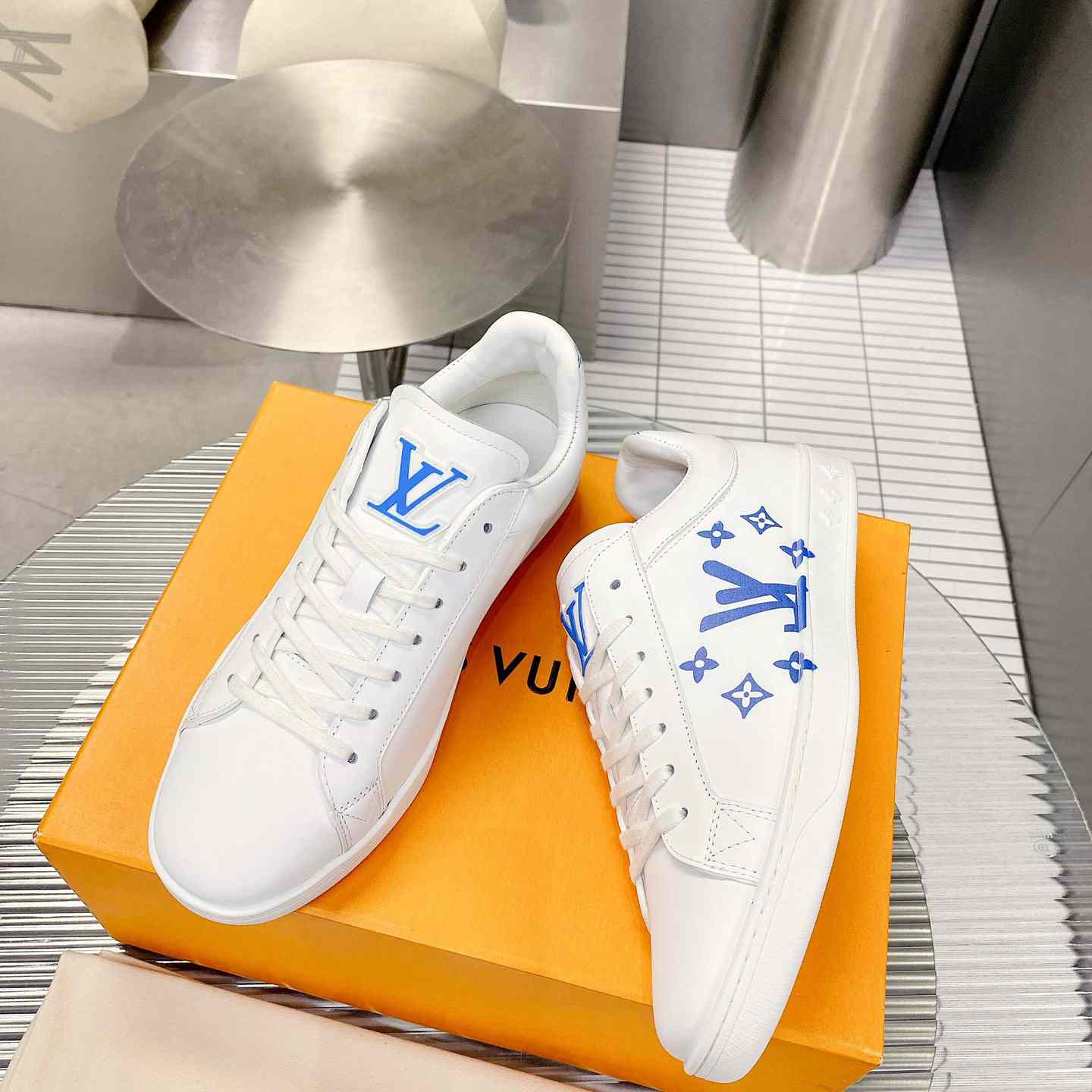 Louis Vuitton Luxembourg Samothrace Sneakers     1A9JDT - FashionPlug