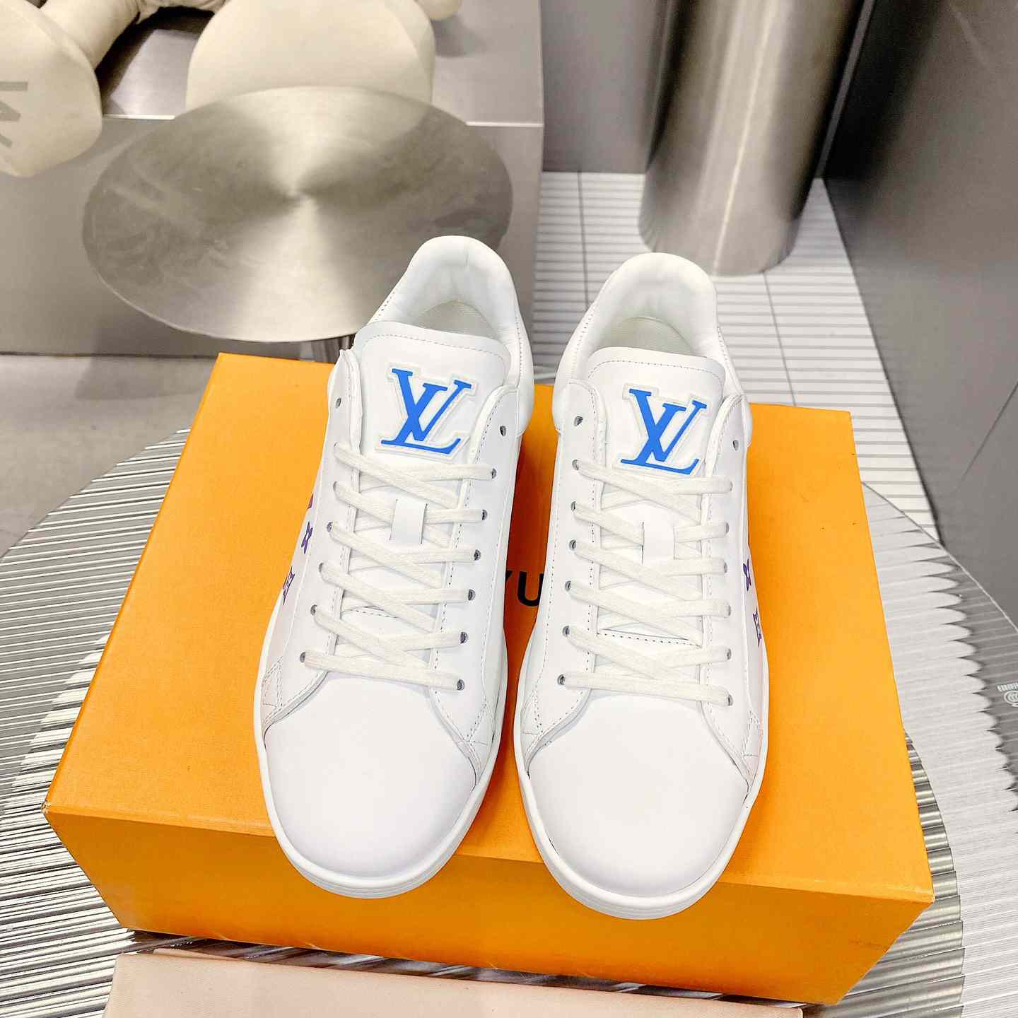 Louis Vuitton Luxembourg Samothrace Sneakers     1A9JDT - FashionPlug
