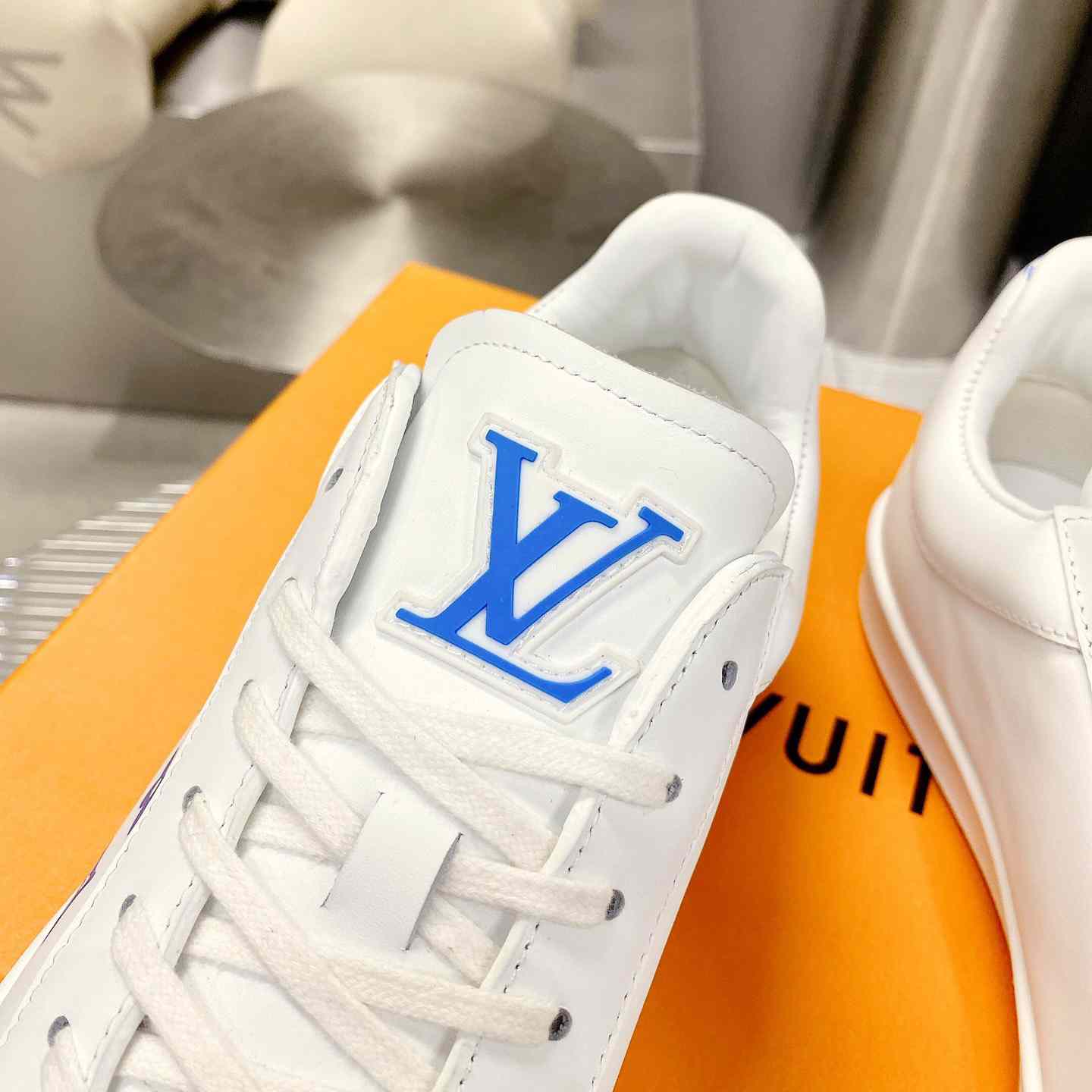 Louis Vuitton Luxembourg Samothrace Sneakers     1A9JDT - FashionPlug