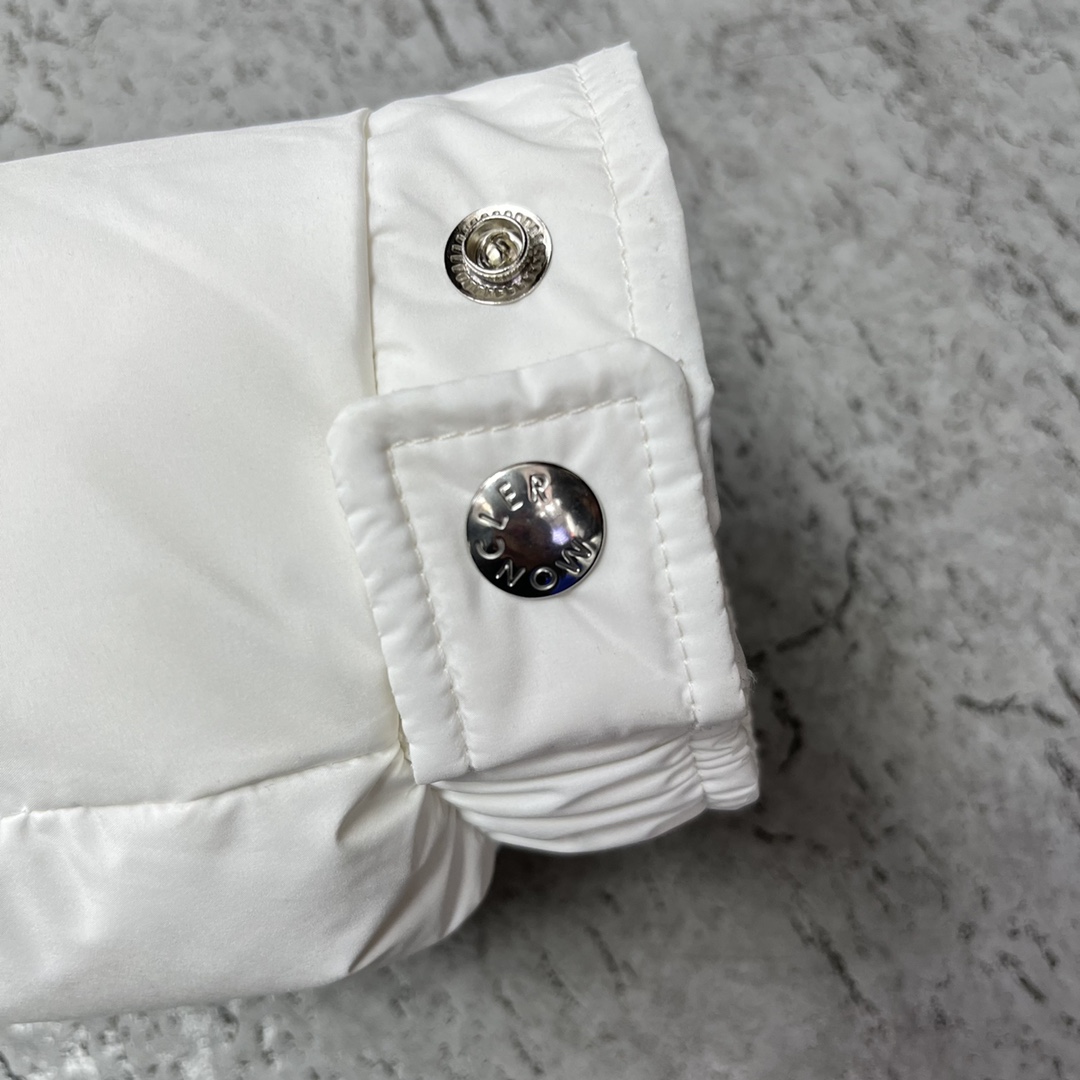 Moncler Poirier Zipped Short Down Jacket - FashionPlug